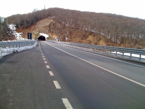 Vandali in azione lungo la variante di Vispa: danneggiate le cassette antincendio Vandali in azione lungo la variante di Vispa: danneggiate le cassette antincendio