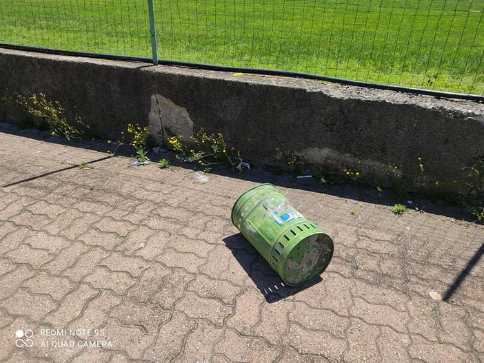 Pallare, l'area sportiva presa di mira dagli incivili. Il comune: "Faremo opportuni controlli con la videosorveglianza" Pallare, l'area sportiva presa di mira dagli incivili. Il comune: "Faremo opportuni controlli con la videosorveglianza"