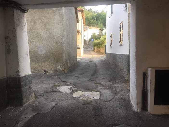 Rocchetta Cairo, rifacimento di un tratto di fognatura e sistemazione del manto stradale in via Berruti Rocchetta Cairo, rifacimento di un tratto di fognatura e sistemazione del manto stradale in via Berruti