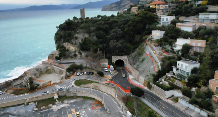 Finale, conclusi i lavori alla frana di Capo San Donato: l’Aurelia verso il ritorno alla normalità