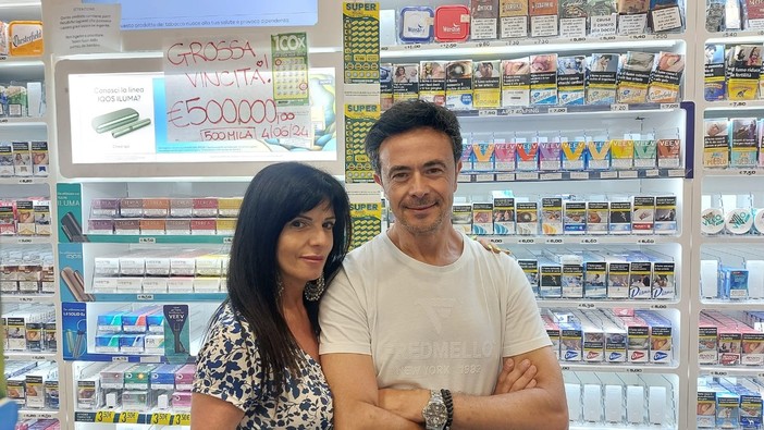 Savona, gioca 20 euro e ne guadagna 500mila: la vincita nella tabaccheria de "Il Gabbiano" Savona, gioca 20 euro e ne guadagna 500mila: la vincita nella tabaccheria de "Il Gabbiano"