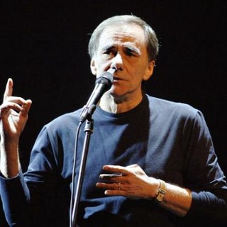 Rivelazione a Striscia La Notizia: Roberto Vecchioni ospite a "La Fionda" di Albenga Rivelazione a Striscia La Notizia: Roberto Vecchioni ospite a "La Fionda" di Albenga