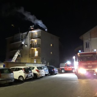 Paura a Carcare, esalazioni di monossido dalla canna fumaria: 3 famiglie evacuate Paura a Carcare, esalazioni di monossido dalla canna fumaria: 3 famiglie evacuate
