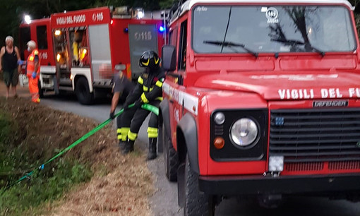 Calice, intervento dei soccorsi con giallo: moto precipitata in una scarpata, ma il conducente non si trova