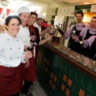 Lo staff al completo del ristorante "Baccere Bacicca"