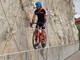 Vittorio Brumotti in bici sullo strapiombo di Capo San Donato a Finale Ligure: intervista esclusiva