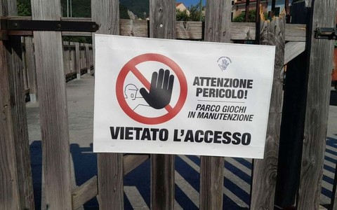 Manutenzione e messa in sicurezza aree gioco ad Albisola: scatta una chiusura temporanea