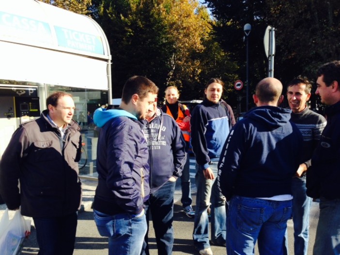 Tirreno Power: nuovo volantinaggio al mercato di Savona, oggi vertenza energia a Roma Tirreno Power: nuovo volantinaggio al mercato di Savona, oggi vertenza energia a Roma