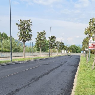 Albenga, lunedì (22 maggio) si completa la riasfaltatura di via Martiri della Foce: viabilità dirottata in via al Piemonte
