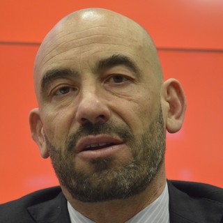 Matteo Bassetti lancia una frecciata al virologo Galli: "Forse qualche mio collega lavora più per sè..." Matteo Bassetti lancia una frecciata al virologo Galli: "Forse qualche mio collega lavora più per sè..."