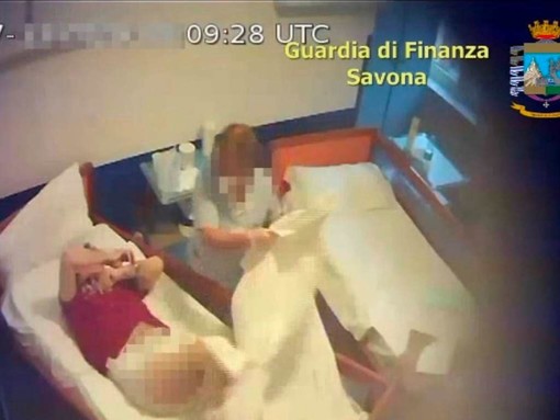 Violenze nella Rsa, la rabbia di Toti: "Condanna e disprezzo totale" Violenze nella Rsa, la rabbia di Toti: "Condanna e disprezzo totale"