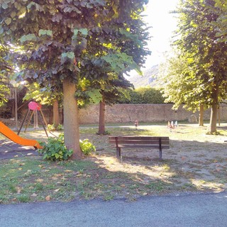 Coronavirus, a Finale sanificati parchi gioco, cestini ed isole ecologiche