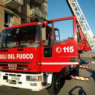 Incendio tetto a Calice Ligure, intervento dei Vigili del Fuoco