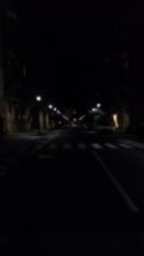 Ad Albissola Marina in fase di ultimazione i lavori di ammodernamento e potenziamento dell’illuminazione pubblica in Viale Perata Ad Albissola Marina in fase di ultimazione i lavori di ammodernamento e potenziamento dell’illuminazione pubblica in Viale Perata