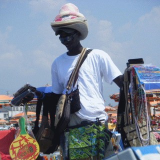 Spotorno: commercio abusivo, denunciato senegalese