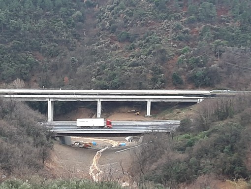 Ancora disagi alla circolazione autostradale: sulla A6 viabilità aperta solo in direzione Torino (FOTO e VIDEO)