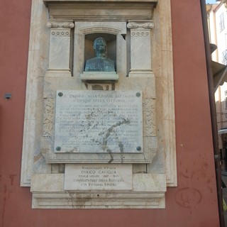 Imbrattato il monumento del generale Caviglia a Finale Ligure