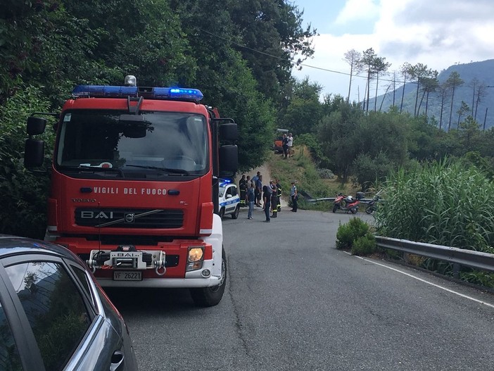 Varazze, auto cappottata in via Alpicella: 70enne perde la vita (FOTO e VIDEO)