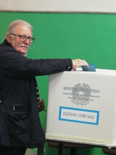 Piana Crixia, il candidato sindaco Guido Vendemiati ha votato Piana Crixia, il candidato sindaco Guido Vendemiati ha votato
