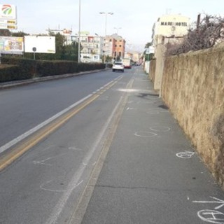 Savona, lavori in via Nizza per la riparazione di una conduttura fognaria lesionata