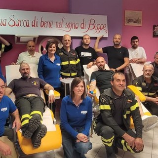 "Una sacca di bene nel segno di Beppe": l'omaggio dell'Avis Ceriale e dei Vigili del Fuoco a Giuseppe Capiaghi