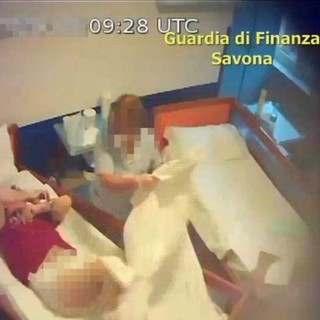 Violenze nella Rsa, la rabbia di Toti: "Condanna e disprezzo totale"
