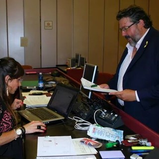 Angelo Vaccarezza ha depositato oggi alle 17:05 a Palazzo Nervi l"elenco delle firme che sostengono la sua lista "Gente di Provincia" alle elezioni provinciali