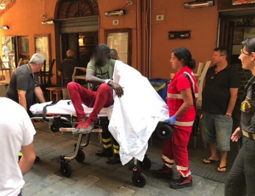 Incidente sul lavoro a Sanremo. 33enne senegalese si amputa due dita con un tritacarne, trasportato all'Ospedale San Paolo di Savona