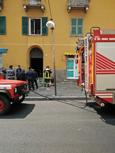 Cantina a fuoco a san Giuseppe di Cairo, intervento dei Vigili del Fuoco Cantina a fuoco a san Giuseppe di Cairo, intervento dei Vigili del Fuoco