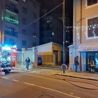 L'intervento dei vigili del fuoco in via Servettaz a Savona L'intervento dei vigili del fuoco in via Servettaz a Savona