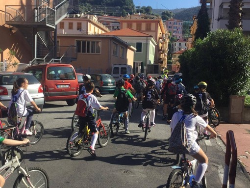 Varazze, biciclettata e lezione di osservazione ambientale