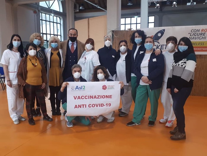 Partite a pieno regime le vaccinazioni alle "Ciminiere" di Calizzano per gli Over 80. La più anziana è Celestina, del 1918 Partite a pieno regime le vaccinazioni alle "Ciminiere" di Calizzano per gli Over 80. La più anziana è Celestina, del 1918