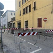 Cairo, voragine in via Sciutto: strada chiusa al traffico