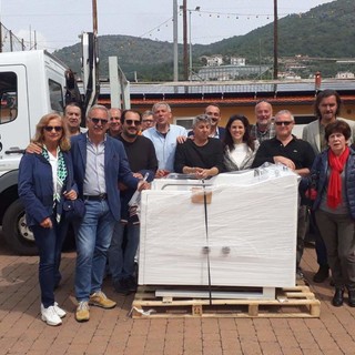 Pulp in Valmaremola, consegnata la vasca da bagno per disabili acquistata grazie alle donazioni del "RischiaPietra"