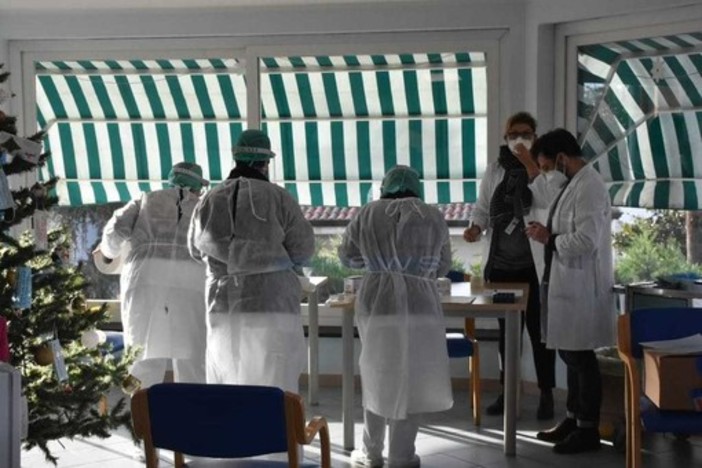 Coronavirus: ritardo nella consegna dei vaccini, domani arriveranno altre 18.720 dosi Coronavirus: ritardo nella consegna dei vaccini, domani arriveranno altre 18.720 dosi