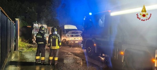 Villanova d’Albenga, a fuoco due furgoni parcheggiati Villanova d’Albenga, a fuoco due furgoni parcheggiati