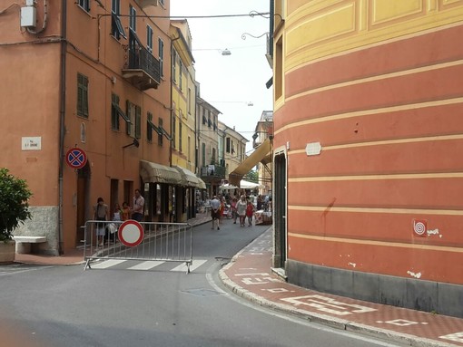 Incontro tra il Comune e i cittadini di Finalpia Incontro tra il Comune e i cittadini di Finalpia