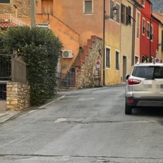 Albenga, nuovo asfalto in via Cavour nella frazione di Campochiesa Albenga, nuovo asfalto in via Cavour nella frazione di Campochiesa