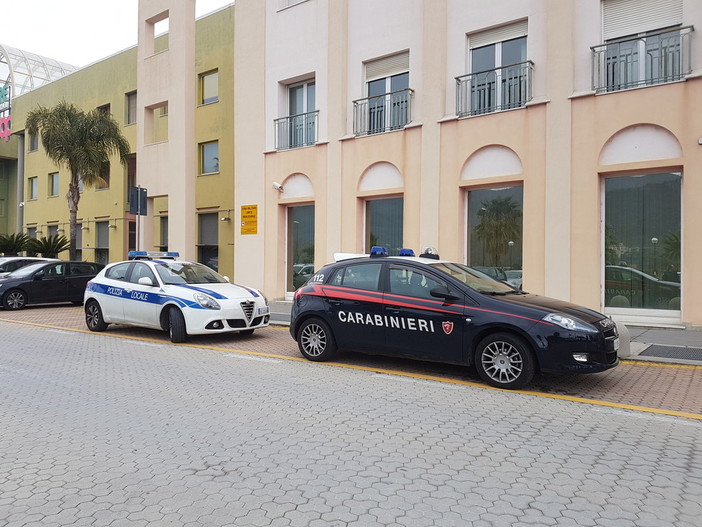 Albenga: non si fermano all'alt, scatta l'inseguimento. Due denunciati e uno in fuga
