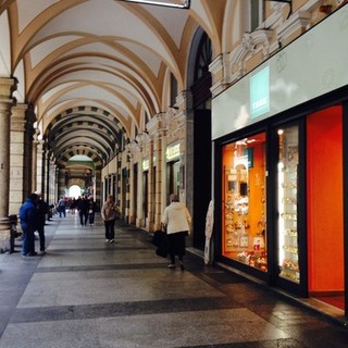 Savona, no ai bisogni dei cani in centro. Il Pd: "Il sindaco ritiri immediatamente l'ordinanza invece di estenderla a tutto il territorio comunale"