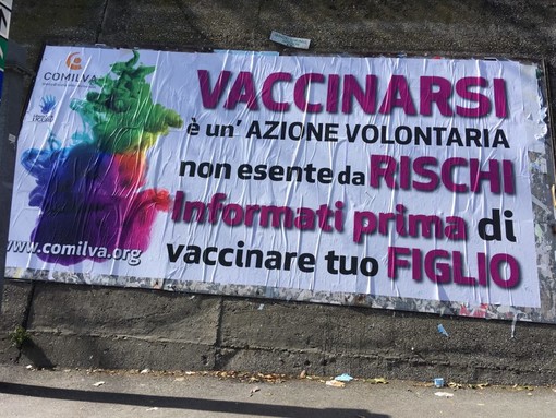 “Informati prima di vaccinare tuo figlio”: cartelli affissi a Savona. Il pediatra Cohen: &quot;Il vaccino ha salvato tante vite e debellato malattie&quot;