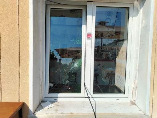 Raid di furti in Darsena, il titolare di "Alkemist": "La zona va protetta, è il cuore di Savona. Siamo stufi" Raid di furti in Darsena, il titolare di "Alkemist": "La zona va protetta, è il cuore di Savona. Siamo stufi"