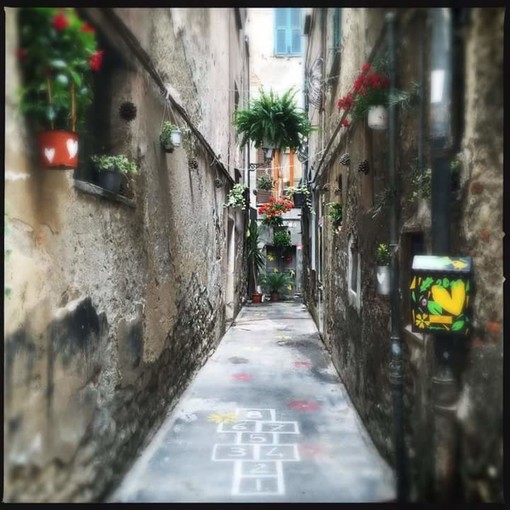 Albenga: Vivailvicolo in sostegno a Terreni Creativi con un aperitivo "porta e condividi"