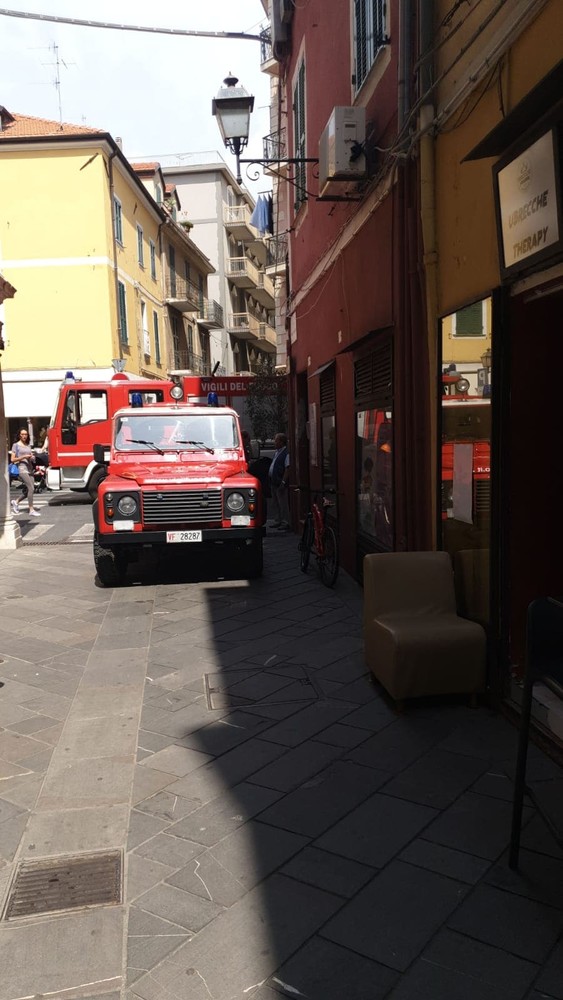 Alassio: rimangono "intrappolati" in casa e chiedono l'aiuto dei vigili del fuoco Alassio: rimangono "intrappolati" in casa e chiedono l'aiuto dei vigili del fuoco
