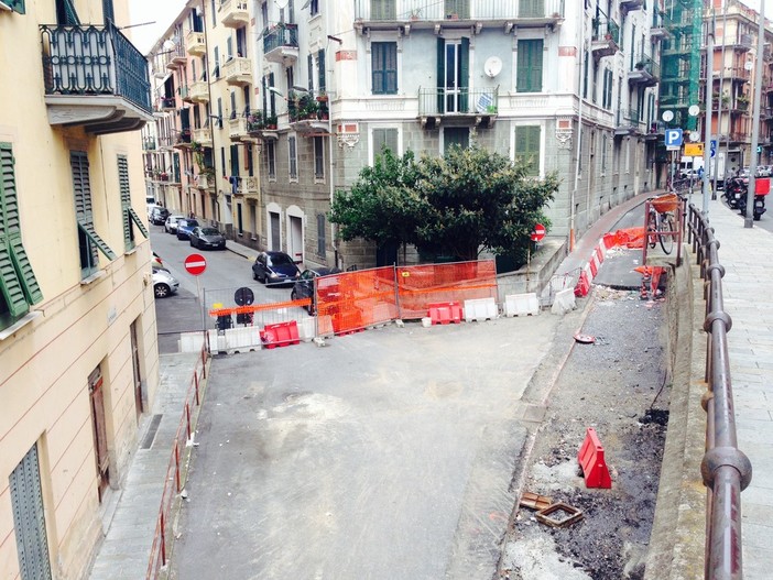 Savona, interventi alla rete fognaria in via Falletti: fine lavori entro novembre Savona, interventi alla rete fognaria in via Falletti: fine lavori entro novembre