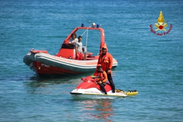 Estate sicura: vigili del fuoco in spiaggia nei weekend di luglio e agosto tra Savona e Vado Ligure Estate sicura: vigili del fuoco in spiaggia nei weekend di luglio e agosto tra Savona e Vado Ligure