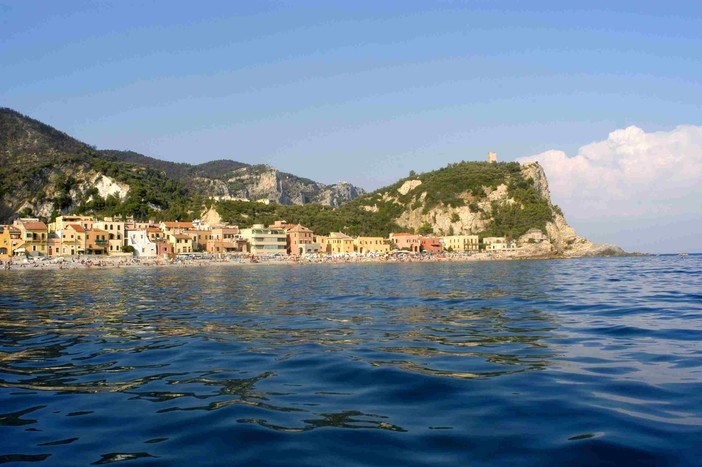 Approvata la bozza di convenzione per l'ampliamento dell'hotel Holiday di Varigotti Approvata la bozza di convenzione per l'ampliamento dell'hotel Holiday di Varigotti