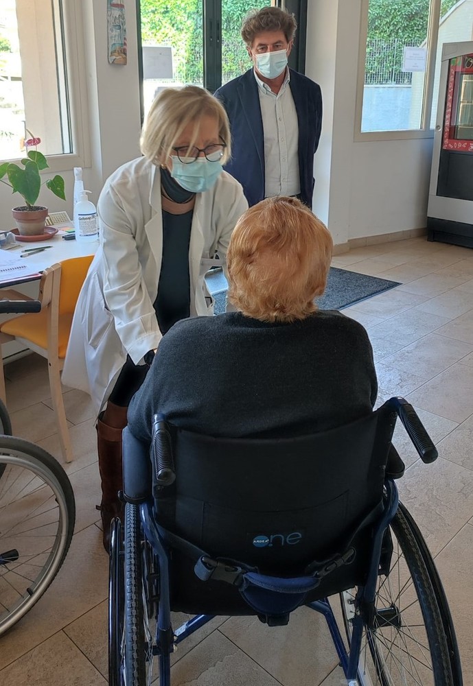 Andora, progetto "Aggiungi un posto a tavola" alla residenza Val Merula: ricoverati e operatori sanitari consumano i pasti insieme Andora, progetto "Aggiungi un posto a tavola" alla residenza Val Merula: ricoverati e operatori sanitari consumano i pasti insieme