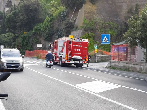 Savona, rocciatori nuovamente al lavoro sulla via Aurelia Savona, rocciatori nuovamente al lavoro sulla via Aurelia