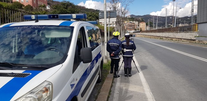 Savona, proseguono i controlli della polizia locale con il telelaser: multato conducente che guidava un'auto immatricolata in Ungheria Savona, proseguono i controlli della polizia locale con il telelaser: multato conducente che guidava un'auto immatricolata in Ungheria